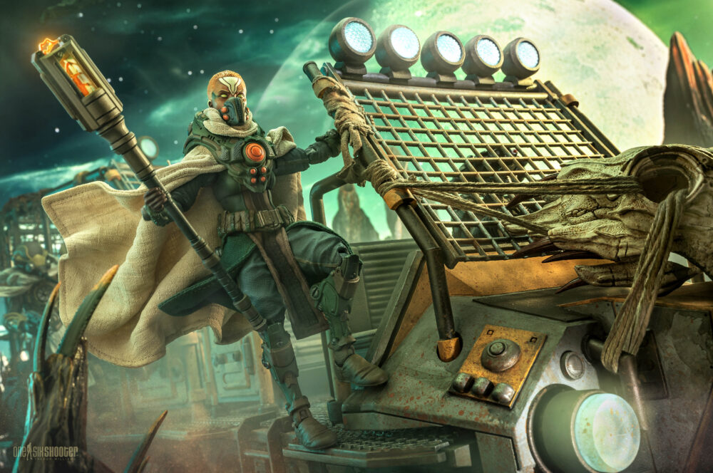Jobara kee cosmic legions: oxkrewe book. Jobara kee y su compañero, que formaban parte de un equipo de empíricos de la t. U. 5. C. C. Enviados a investigar una anomalía espacial en torno al planeta thraxxon, sobrevivieron a un aterrizaje forzoso en el extraño planeta. Con escasas posibilidades de ser rescatados por la unión de comerciantes, los empíricos sabían que tendrían que encontrar una forma de sobrevivir en el duro entorno en el que se encontraban. Siguiendo la señal de una baliza que transmitía en una antigua frecuencia de la unión de comerciantes, los empíricos se toparon con un descubrimiento que no esperaban: un asentamiento que acabarían descubriendo que se llamaba scapehaven. Jobara y su compañero se acercaron al asentamiento, pero fueron asediados inmediatamente por todos los flancos por los asaltantes del asentamiento que se habían escondido. Levantando sus pesados escudos y empuñando sus electrobatones, la pareja de empíricos se enfrentó a casi una docena de atacantes. Este despliegue demostró su valía y les valió una invitación para añadir su fuerza al asentamiento de scapehaven. Con su equipo y entrenamiento t. U. 5. C. C. , los empiricistas fueron asignados para servir bajo las órdenes de kurnn ray como dos de los rovers de scapehaven, equipos que recorren los yermos de thraxxon en busca de recursos y tomando lo necesario para sobrevivir.