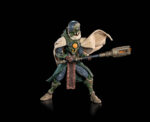 JOBARA KEE COSMIC LEGIONS: OXKREWE BOOK. Jobara Kee y su compañero, que formaban parte de un equipo de empíricos de la T.U.5.C.C. enviados a investigar una anomalía espacial en torno al planeta Thraxxon, sobrevivieron a un aterrizaje forzoso en el extraño planeta. Con escasas posibilidades de ser rescatados por la Unión de Comerciantes, los empíricos sabían que tendrían que encontrar una forma de sobrevivir en el duro entorno en el que se encontraban. Siguiendo la señal de una baliza que transmitía en una antigua frecuencia de la Unión de Comerciantes, los Empíricos se toparon con un descubrimiento que no esperaban: un asentamiento que acabarían descubriendo que se llamaba Scapehaven. Jobara y su compañero se acercaron al asentamiento, pero fueron asediados inmediatamente por todos los flancos por los asaltantes del asentamiento que se habían escondido. Levantando sus pesados escudos y empuñando sus electrobatones, la pareja de empíricos se enfrentó a casi una docena de atacantes. Este despliegue demostró su valía y les valió una invitación para añadir su fuerza al asentamiento de Scapehaven. Con su equipo y entrenamiento T.U.5.C.C., los Empiricistas fueron asignados para servir bajo las órdenes de Kurnn Ray como dos de los Rovers de Scapehaven, equipos que recorren los yermos de Thraxxon en busca de recursos y tomando lo necesario para sobrevivir.