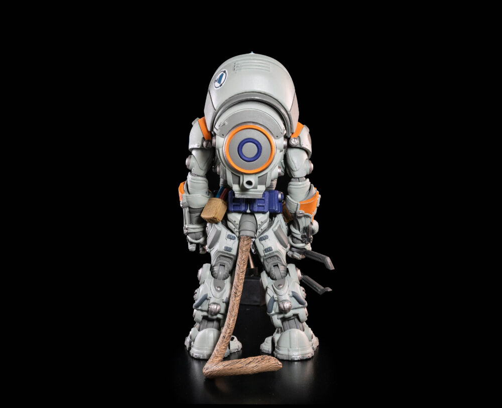 Kogg (deluxe) cosmic legions: oxkrewe book. Mecánico del qorgonox, kogg ha demostrado ser de gran valor para los esfuerzos de supervivencia del oxkrewe en el planeta thraxxon. Por desgracia para kogg, las mismas habilidades que le han convertido en un miembro importante del oxkrewe también le han convertido en objetivo de una banda hostil de bandidos del páramo. Acompañando a los bandidos a su asentamiento con el fin de asegurar la liberación del oficial científico cautivo del oxkrewe, kogg aborda su transporte mientras se dirigen a la temida zona harrow - un tramo de paisaje implacable que separa las partes norte y sur de thraxxon. Sobrevivir al viaje a través de los harrows es sólo el primer desafío que le espera a kogg. Sabe que su fuerza se pondrá a prueba si consiguen llegar al asentamiento que sus secuestradores han llamado scapehaven. Kogg está resignado a hacer lo que sea necesario para rescatar a su compañero de tripulación, aunque para ello tenga que luchar contra todos los bandidos de los páramos de thraxxon.