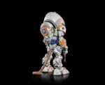 KOGG (DELUXE) COSMIC LEGIONS: OXKREWE BOOK. Mecánico del Qorgonox, Kogg ha demostrado ser de gran valor para los esfuerzos de supervivencia del OxKrewe en el planeta Thraxxon. Por desgracia para Kogg, las mismas habilidades que le han convertido en un miembro importante del OxKrewe también le han convertido en objetivo de una banda hostil de bandidos del páramo. Acompañando a los bandidos a su asentamiento con el fin de asegurar la liberación del oficial científico cautivo del OxKrewe, Kogg aborda su transporte mientras se dirigen a la temida Zona Harrow - un tramo de paisaje implacable que separa las partes norte y sur de Thraxxon. Sobrevivir al viaje a través de los Harrows es sólo el primer desafío que le espera a Kogg. Sabe que su fuerza se pondrá a prueba si consiguen llegar al asentamiento que sus secuestradores han llamado Scapehaven. Kogg está resignado a hacer lo que sea necesario para rescatar a su compañero de tripulación, aunque para ello tenga que luchar contra todos los bandidos de los páramos de Thraxxon.
