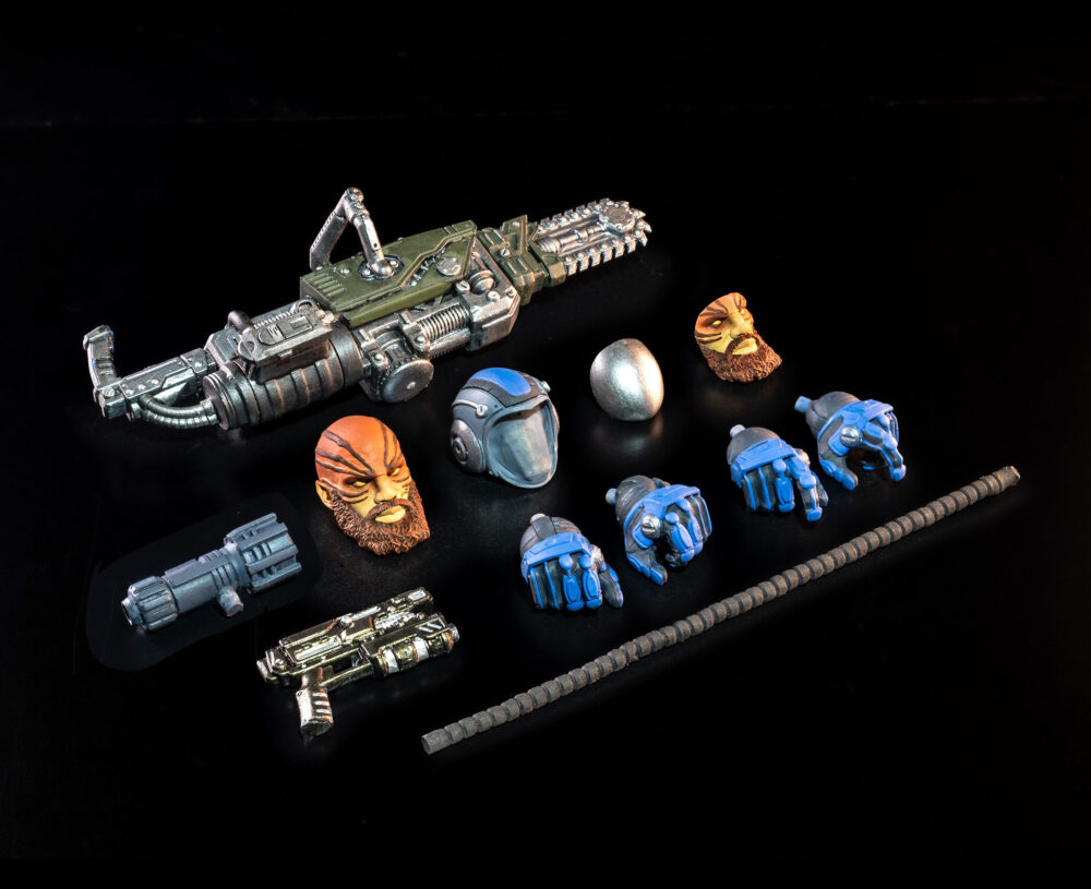 Cosmic legions: oxkrewe book one thraxxon figura vellok speer (deluxe). La designación oficial aexor3 de vellok speer es la de piloto de la nave de recuperación conocida como qorgonox. Sin embargo, para quienes viajan a bordo de esa nave como parte de la "oxkrewe", vellok es su líder no oficial y nada menos que una figura paterna para esta familia poco convencional. Vellok es el primero en despertar tras el accidente de la qorgonox en un planeta desconocido. Devastado por la pérdida de tantos miembros de su familia adoptiva entre la oxkrewe, sabe que el tiempo de luto tendrá que esperar. Su prioridad debe ser la de quienes sobrevivieron al accidente. Tras reunir todos los restos que puedan rescatar y levantar un campamento improvisado dentro de uno de los contenedores de transporte dañados de la nave, vellok jura que encontrará la manera de proteger a los miembros de la tripulación que permanecen bajo su cuidado.