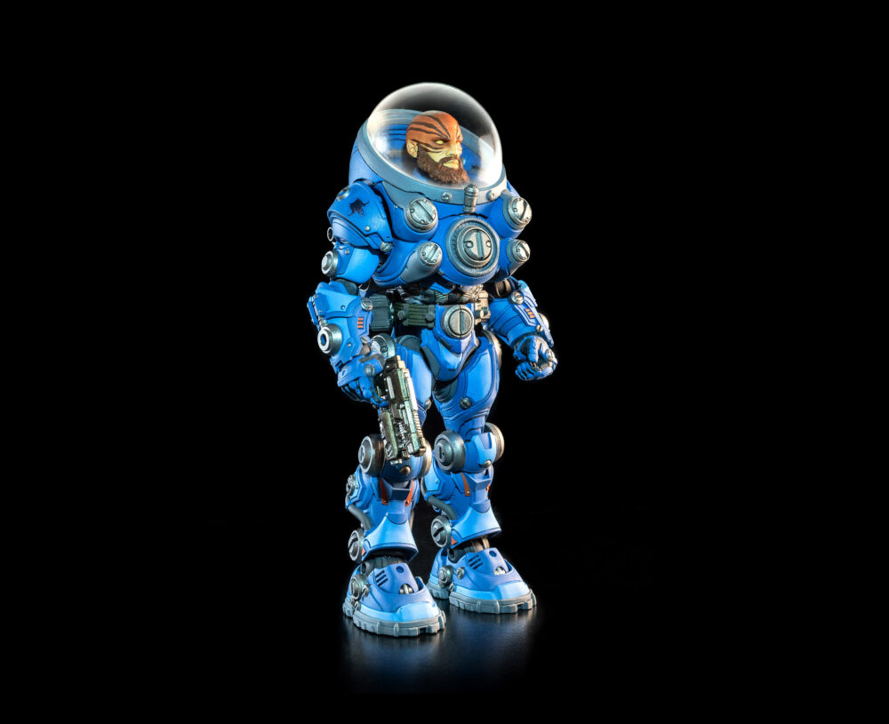Cosmic legions: oxkrewe book one thraxxon figura vellok speer (deluxe). La designación oficial aexor3 de vellok speer es la de piloto de la nave de recuperación conocida como qorgonox. Sin embargo, para quienes viajan a bordo de esa nave como parte de la "oxkrewe", vellok es su líder no oficial y nada menos que una figura paterna para esta familia poco convencional. Vellok es el primero en despertar tras el accidente de la qorgonox en un planeta desconocido. Devastado por la pérdida de tantos miembros de su familia adoptiva entre la oxkrewe, sabe que el tiempo de luto tendrá que esperar. Su prioridad debe ser la de quienes sobrevivieron al accidente. Tras reunir todos los restos que puedan rescatar y levantar un campamento improvisado dentro de uno de los contenedores de transporte dañados de la nave, vellok jura que encontrará la manera de proteger a los miembros de la tripulación que permanecen bajo su cuidado.