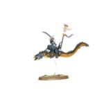 SPEARHEAD: IDONETH DEEPKIN – AKHELIAN TIDE GUARD WARHAMMER AGE OF SIGMAR. Los reyes y reinas akhelianos cabalgan la corriente hacia la batalla acompañados siempre por una Guardia Mareal compuesta por sus mejores guerreros. Pese a su prodigiosa destreza marcial, estos mascarones de proa del ejército de Idoneth son demasiado vitales para dejarlos desprotegidos. Tanto guardaespaldas akhelianos como guerreros namarti están preparados para interponer sus cuerpos y sus bestias en el camino de cualquier golpe dirigido a su señor. Si quieres incursionar en los Reinos Mortales y reclamar las almas de los vivos, esta caja es la forma perfecta de comenzar una nueva colección de Profundos Idoneth o de ampliar tu ejército de una forma más económica que comprando los kits por separado. Un valiente Rey Akheliano lidera la fuerza, preparado para enfrentarse al enemigo en combate. Tras él llegan unidades de élite a lomos de anguilas y preparados para hacer trizas al enemigo con espadas y colmillos. La fuerza la completa una unidad de Saqueadores Namarti, que toman objetivos y descargan una lluvia de flechas sobre el enemigo. Estas miniaturas forman una Punta de lanza completa, haciendo que puedas ponerte a jugar partidas reñidas y tácticas nada más abrir la caja y lanzar tu próxima incursión desde las profundidades.
