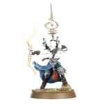 SPEARHEAD: IDONETH DEEPKIN – AKHELIAN TIDE GUARD WARHAMMER AGE OF SIGMAR. Los reyes y reinas akhelianos cabalgan la corriente hacia la batalla acompañados siempre por una Guardia Mareal compuesta por sus mejores guerreros. Pese a su prodigiosa destreza marcial, estos mascarones de proa del ejército de Idoneth son demasiado vitales para dejarlos desprotegidos. Tanto guardaespaldas akhelianos como guerreros namarti están preparados para interponer sus cuerpos y sus bestias en el camino de cualquier golpe dirigido a su señor. Si quieres incursionar en los Reinos Mortales y reclamar las almas de los vivos, esta caja es la forma perfecta de comenzar una nueva colección de Profundos Idoneth o de ampliar tu ejército de una forma más económica que comprando los kits por separado. Un valiente Rey Akheliano lidera la fuerza, preparado para enfrentarse al enemigo en combate. Tras él llegan unidades de élite a lomos de anguilas y preparados para hacer trizas al enemigo con espadas y colmillos. La fuerza la completa una unidad de Saqueadores Namarti, que toman objetivos y descargan una lluvia de flechas sobre el enemigo. Estas miniaturas forman una Punta de lanza completa, haciendo que puedas ponerte a jugar partidas reñidas y tácticas nada más abrir la caja y lanzar tu próxima incursión desde las profundidades.