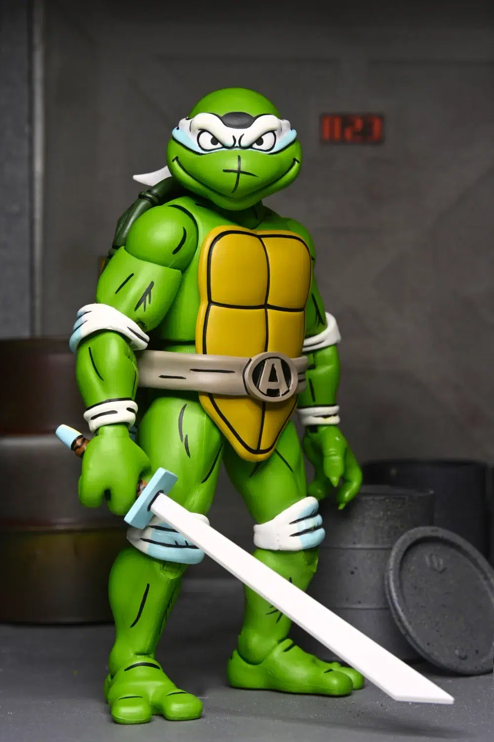 April as the 5th turtle teenage mutant ninja turtles adventures archie comics. Figura articulada, tamaño aprox. 18 cm. Viene con accesorios en una caja con ventana. Como se vio en el número especial de invierno de 1994 de la serie de cómics teenage mutant ninja turtles adventures de eastman y laird, de archie comics. ¿quién es la misteriosa quinta tortuga? Pues nada menos que april o'neil. Esta figura de acción neca a escala de 7 pulgadas cuenta con una espada, una vaina y varias cabezas y manos para ofrecer infinitas posibilidades de exposición. Viene en un embalaje para coleccionistas con ilustraciones del artista original de tmnt adventures, ken mitchroney.