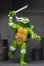 APRIL AS THE 5TH TURTLE TEENAGE MUTANT NINJA TURTLES ADVENTURES ARCHIE COMICS. Figura articulada, tamaño aprox. 18 cm. Viene con accesorios en una caja con ventana. Como se vio en el número especial de invierno de 1994 de la serie de cómics Teenage Mutant Ninja Turtles Adventures de Eastman y Laird, de Archie Comics. ¿Quién es la misteriosa quinta Tortuga? Pues nada menos que April O'Neil. Esta figura de acción NECA a escala de 7 pulgadas cuenta con una espada, una vaina y varias cabezas y manos para ofrecer infinitas posibilidades de exposición. Viene en un embalaje para coleccionistas con ilustraciones del artista original de TMNT Adventures, Ken Mitchroney.