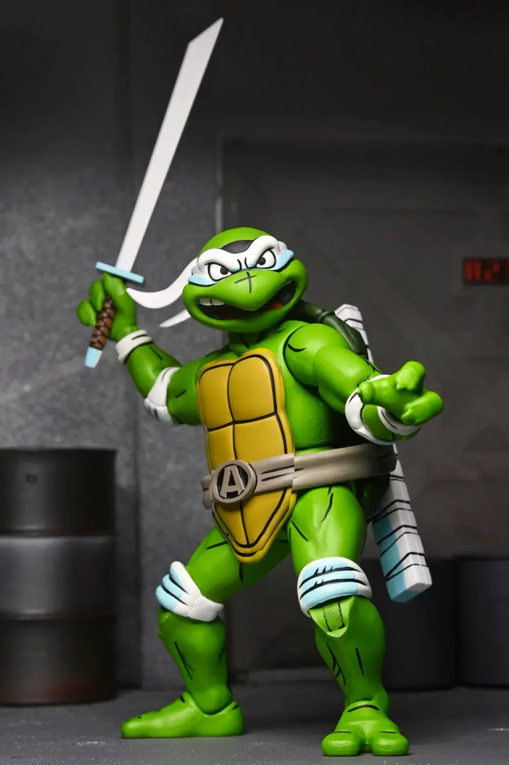 April as the 5th turtle teenage mutant ninja turtles adventures archie comics. Figura articulada, tamaño aprox. 18 cm. Viene con accesorios en una caja con ventana. Como se vio en el número especial de invierno de 1994 de la serie de cómics teenage mutant ninja turtles adventures de eastman y laird, de archie comics. ¿quién es la misteriosa quinta tortuga? Pues nada menos que april o'neil. Esta figura de acción neca a escala de 7 pulgadas cuenta con una espada, una vaina y varias cabezas y manos para ofrecer infinitas posibilidades de exposición. Viene en un embalaje para coleccionistas con ilustraciones del artista original de tmnt adventures, ken mitchroney.