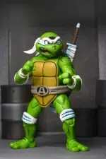 APRIL AS THE 5TH TURTLE TEENAGE MUTANT NINJA TURTLES ADVENTURES ARCHIE COMICS. Figura articulada, tamaño aprox. 18 cm. Viene con accesorios en una caja con ventana. Como se vio en el número especial de invierno de 1994 de la serie de cómics Teenage Mutant Ninja Turtles Adventures de Eastman y Laird, de Archie Comics. ¿Quién es la misteriosa quinta Tortuga? Pues nada menos que April O'Neil. Esta figura de acción NECA a escala de 7 pulgadas cuenta con una espada, una vaina y varias cabezas y manos para ofrecer infinitas posibilidades de exposición. Viene en un embalaje para coleccionistas con ilustraciones del artista original de TMNT Adventures, Ken Mitchroney.