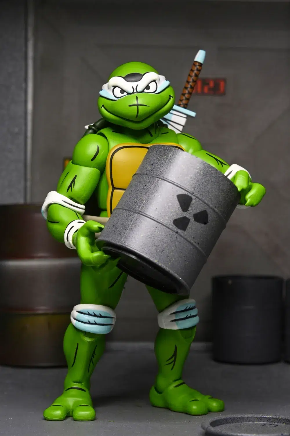 April as the 5th turtle teenage mutant ninja turtles adventures archie comics. Figura articulada, tamaño aprox. 18 cm. Viene con accesorios en una caja con ventana. Como se vio en el número especial de invierno de 1994 de la serie de cómics teenage mutant ninja turtles adventures de eastman y laird, de archie comics. ¿quién es la misteriosa quinta tortuga? Pues nada menos que april o'neil. Esta figura de acción neca a escala de 7 pulgadas cuenta con una espada, una vaina y varias cabezas y manos para ofrecer infinitas posibilidades de exposición. Viene en un embalaje para coleccionistas con ilustraciones del artista original de tmnt adventures, ken mitchroney.