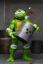 APRIL AS THE 5TH TURTLE TEENAGE MUTANT NINJA TURTLES ADVENTURES ARCHIE COMICS. Figura articulada, tamaño aprox. 18 cm. Viene con accesorios en una caja con ventana. Como se vio en el número especial de invierno de 1994 de la serie de cómics Teenage Mutant Ninja Turtles Adventures de Eastman y Laird, de Archie Comics. ¿Quién es la misteriosa quinta Tortuga? Pues nada menos que April O'Neil. Esta figura de acción NECA a escala de 7 pulgadas cuenta con una espada, una vaina y varias cabezas y manos para ofrecer infinitas posibilidades de exposición. Viene en un embalaje para coleccionistas con ilustraciones del artista original de TMNT Adventures, Ken Mitchroney.