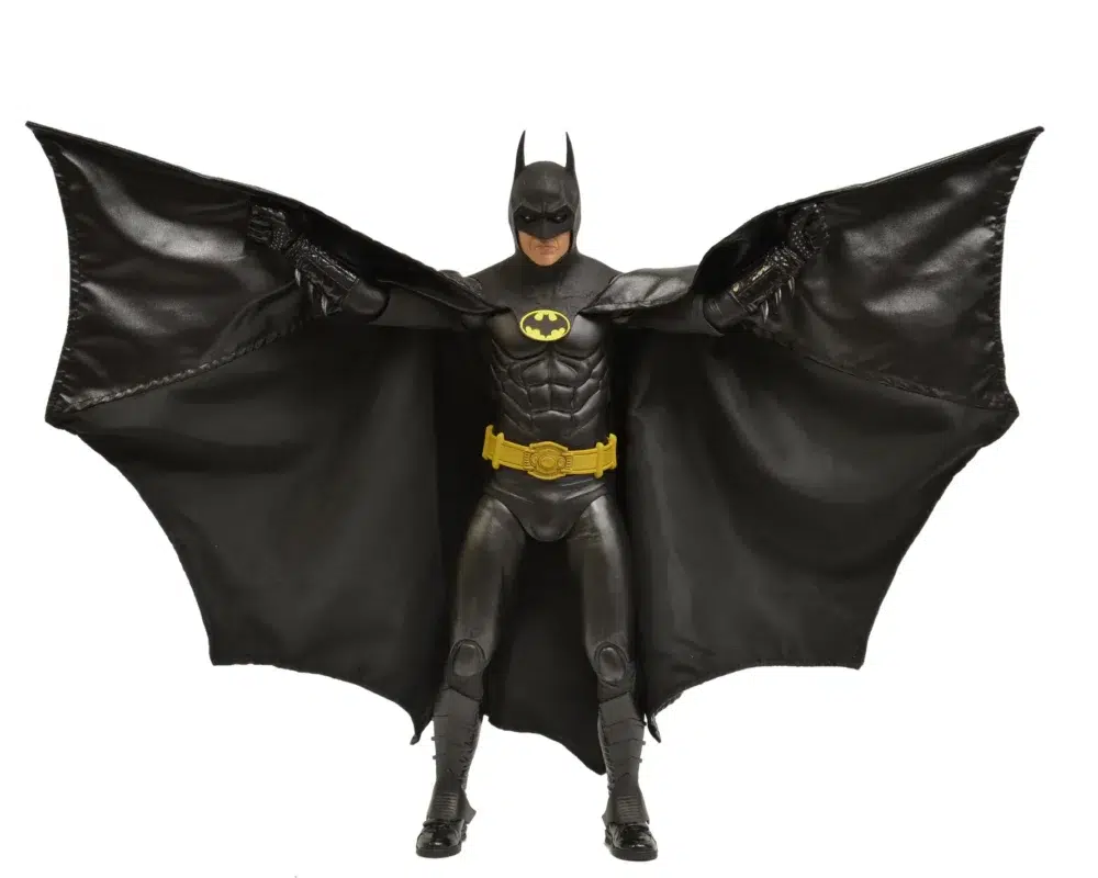 Batman (michael keaton) batman 1989 1/4.  basada en la icónica película de 1989 que definió a batman para la generación moderna. Tenemos el honor de presentar esta figura posable de 18" de alto con el parecido de michael keaton, cinturón multiusos, batarang, pistola de agarre, manos intercambiables y mucho más. Con más de 20 puntos de articulación, detalles increíbles y una capa de tela real. Imprescindible para los fans y coleccionistas de batman.
