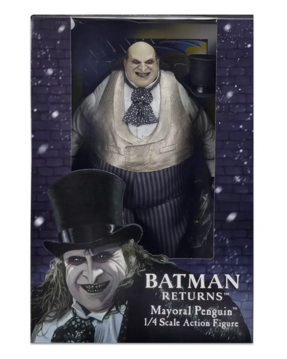 Figura articulada en escala 1/4 de la película ´batman vuelve´, tamaño aprox. 38 cm. Esta temporada electoral, ¡vota a oswald cobblepot para alcalde! Esta versión del pingüino de batman returns está lista para arrasar en la campaña electoral. La figura de acción a escala 1/4 cuenta con el parecido del actor danny devito, cuya memorable interpretación del retorcido oswald cobblepot en la película de 1992 sigue definiendo al personaje. La figura, que se puede posar completamente, mide 15" y tiene pelo sintético y un esculpido idéntico al de la película. El pingüino viene con un abrigo de tela totalmente nuevo y desmontable, un sombrero de copa desmontable, un minicartel «cobblepot for mayor», un monóculo, un cigarrillo en una boquilla y accesorios de pescado a medio comer. Cargada de extraordinarios detalles, ¡esta figura es imprescindible para los fans de batman!
