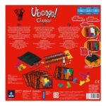 UBONGO. Empiezas con 7 piezas con formas distintas. Uno de los jugadores tira un dado, se da la vuelta al temporizador de arena y empieza la ronda de Ubongo. Cada jugador tiene una plantilla diferente y el dado indica qué piezas tienes que usar para rellenar la plantilla. El primero en encajar todas las piezas correctamente grita «¡Ubongo!» y gana la ronda. Todos los jugadores deben intentan rellenar su figura antes de que se agote el tiempo. Cuando uno de los jugadores se da cuenta de que el reloj de arena se ha agotado, debe gritar «¡Alto!» y todos tienen que parar. El primer jugador en encajar todas las piezas correctamente en su figura se lleva un zafiro azul de la reserva (3 puntos) y una gema al azar de la bolsa. El segundo que ha completado su figura antes de que el temporizador se agote, se lleva 1 ámbar marrón (1 punto) y una gema al azar de la bolsa. El tercero y cuarto jugadores también se llevan cada uno una gema al azar de la bolsa. Si hay uno o más jugadores que no han podido cumplir sus figuras antes de tiempo, no se llevan ninguna gema.