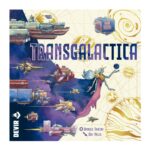 TRANSGALACTICA. El Senado Galáctico ha lanzado el "Decreto Transgaláctico" para aumentar su conocimiento e influencia más allá de los ya conocidos confines de la galaxia. Flotas de todos los planetas han sido enviadas a las estrellas en busca de aventuras, riquezas y (con suerte) un asiento influyente en las altas esferas de gobierno que se encuentran más allá del espacio conocido. Transgalactica es un juego de colocación de trabajadores y construcción de motores con un cierto nivel de interacción entre los jugadores. Para prosperar en este juego, viajarás a los confines de la galaxia, mejorarás el nivel de tu flota, competirás con otras flotas por avances tecnológicos, construirás una red comercial y también enviarás representantes al Senado Galáctico para reclamar ventajas políticas.