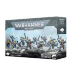 BLOOD CLAWS SPACE WOLVES. Los Garras Sangrientas, guerreros jóvenes y fogosos llenos de agresivo entusiasmo, ansían demostrar su valía en batalla. Se lanzan de cabeza contra el enemigo con un fervor implacable, a caballo entre el heroísmo puro y la temeridad. Con este kit multicomponente de plástico puedes montar 10 Garras Sangrientas, jóvenes guerreros para tu ejército de Lobos Espaciales de Warhammer 40,000. Con más valor y furia que sentido común, se lanzan a la refriega sin pensar en su propia seguridad, perfectos para romper las líneas enemigas y desplegar un estilo de juego agresivo. El kit incluye piezas para montar un Líder de Manada opcional, que puede estar armado con una espada sierra, espada de energía, hacha de energía o garra relámpago en una mano, y llevar la otra mano libre o portar una pistola de plasma o una pistola bólter. Puedes elegir entre tres cabezas, una de ellas con casco y dos descubiertas, dos iconos para la mochila y tres hombreras, una con el sello de la Gran Compañía de Ragnar Pelaje Negro, una para la de Logan Grimnar, y una en blanco. El kit contiene 24 cabezas y 22 hombreras, todas intercambiables entre toda la escuadra, al igual que las armas. También contiene 14 fundas de filoarma, 16 pistoleras y cuatro collares de colmillos de lobo para personalizar todavía más tus miniaturas.