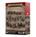 SPEARHEAD: BLADES OF KHORNE – FANGS OF THE BLOOD GOD WARHAMMER AGE OF SIGMAR. Karanak es la encarnación daemónica de la venganza de Khorne. Es objeto de devoción para aquellos cultistas que aspiran a alcanzar su pureza de propósito y que lo siguen por voluntad propia hasta el fragor del combate. Lidera una jauría de rabiosos Mastines de Khorne que se abalanzan sobre el enemigo, deseosos de saborear su sangre recién derramada. Si buscas perpetrar auténticas carnicerías en los Reinos Mortales en nombre del Dios de la Sangre, esta caja es perfecta para empezar un nuevo ejército o ampliar tu colección de una forma más económica que comprando los kits por separado. La rugiente bestia daemónica de tres cabezas conocida como Karanak lidera una fuerza de fieles Mastines de Khorne y cultistas adoradores de daemons que se abalanzan sobre el enemigo, inspirados por sus actos de crueldad y sus impulsos asesinos. Estas miniaturas conforman una fuerza completa de Punta de lanza, lo que significa que podrás lanzarte a jugar partidas tácticas e intensas y reclamar cráneos para Khorne desde el primer momento.