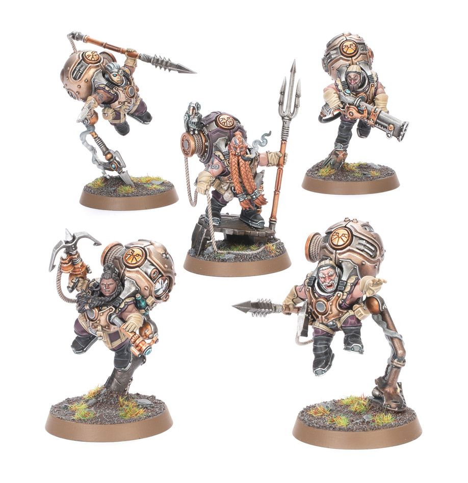 Vongrim harpoon crew warhammer age of sigmar. Los arponeros vongrim son la máquina cazamonstruos suprema, un grupo de curtidos veteranos que han visto, combatido y abatido a los peores horrores que surcan las rutas celestes. Dan caza a su presa con endrinmochilas ligeras, arrojando arpones dracocelestes capaces de atravesar con facilidad la piel blindada de un megaloaleta. Con este kit multicomponente de plástico puedes montar cinco arponeros vongrim, guerreros de élite especializados en combate cuerpo a cuerpo para tus ejércitos de los altos señores kharadron de warhammer age of sigmar. Con su velocidad y su arsenal de armas de medio alcance, son ideales para llevar la batalla al enemigo.