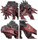 SPEARHEAD: BLADES OF KHORNE – FANGS OF THE BLOOD GOD WARHAMMER AGE OF SIGMAR. Karanak es la encarnación daemónica de la venganza de Khorne. Es objeto de devoción para aquellos cultistas que aspiran a alcanzar su pureza de propósito y que lo siguen por voluntad propia hasta el fragor del combate. Lidera una jauría de rabiosos Mastines de Khorne que se abalanzan sobre el enemigo, deseosos de saborear su sangre recién derramada. Si buscas perpetrar auténticas carnicerías en los Reinos Mortales en nombre del Dios de la Sangre, esta caja es perfecta para empezar un nuevo ejército o ampliar tu colección de una forma más económica que comprando los kits por separado. La rugiente bestia daemónica de tres cabezas conocida como Karanak lidera una fuerza de fieles Mastines de Khorne y cultistas adoradores de daemons que se abalanzan sobre el enemigo, inspirados por sus actos de crueldad y sus impulsos asesinos. Estas miniaturas conforman una fuerza completa de Punta de lanza, lo que significa que podrás lanzarte a jugar partidas tácticas e intensas y reclamar cráneos para Khorne desde el primer momento.