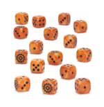 KHARADRON OVERLORDS DICE WARHAMMER AGE OF SIGMAR. A los Altos Señores Kharadron poco les importan la religión o la superstición. Ellos confían en la precisión de sus máquinas y en la fuerza del acero para determinar el resultado de sus batallas, y contar con las herramientas adecuadas para hacer bien su trabajo es motivo de orgullo. Un juego de 16 dados de seis caras con esquinas redondeadas para usarlos en partidas de Warhammer Age of Sigmar, con temática de los Altos Señores Kharadron. Están fabricados en plástico acrílico de color bronce con muescas de tinta negra y miden 16 mm de arista. Las caras del 1 al 5 están marcadas con los tradicionales puntos, mientras que la cara del 6 está adornada con el intrépido icono de los Altos Señores Kharadron.