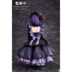 MARIN KITAGAWA SHIZUKU KUROE VERSION MY DRESS-UP DARLING. Aniplex presenta la figura de Marin Kitagawa con su cosplay de Shizuku Kuroe, está basada en su aparición en el anime "My Dress-Up Darling". Esta figura recrea la ilustración de la portada del segundo volumen del DVD. Muestra una atención excepcional al detalle, desde los delicados encajes hasta los voluminosos volantes. Mide aproximadamente 14 cm y cuenta con una base circular transparente para su exhibición.