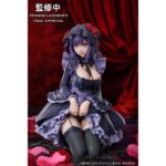 MARIN KITAGAWA SHIZUKU KUROE VERSION MY DRESS-UP DARLING. Aniplex presenta la figura de Marin Kitagawa con su cosplay de Shizuku Kuroe, está basada en su aparición en el anime "My Dress-Up Darling". Esta figura recrea la ilustración de la portada del segundo volumen del DVD. Muestra una atención excepcional al detalle, desde los delicados encajes hasta los voluminosos volantes. Mide aproximadamente 14 cm y cuenta con una base circular transparente para su exhibición.
