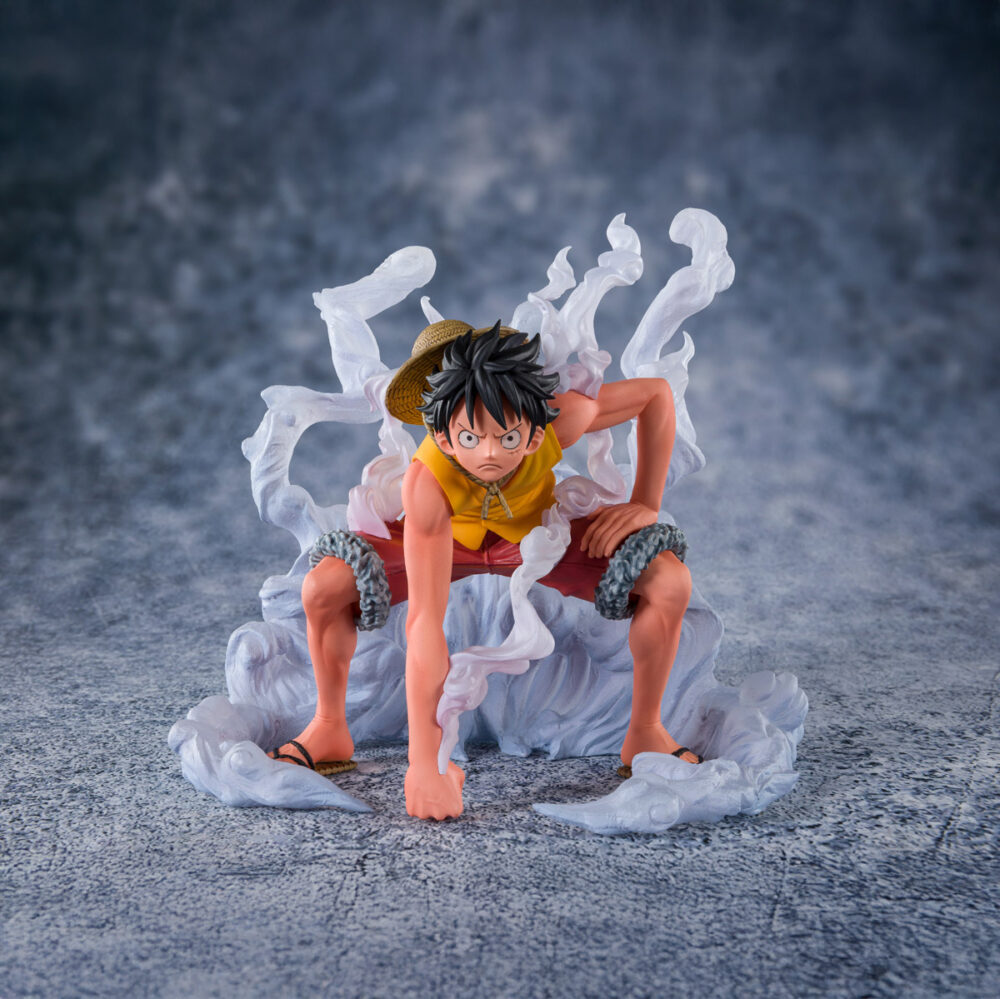 Monkey d luffy summit battle one piece extra battle figuarts zero. Tamashii nations vuelve a presentar, como parte de la colección figuarts zero, la figura extra battle de monkey d. Luffy inspirada en su aparición en el arco argumental de la guerra en la cumbre del anime "one piece". Esta figura estática de 12 cm captura el momento exacto en el que luffy, envuelto en vapor y con la piel al rojo vivo, se lanza con determinación al rescate de ace. Cuenta con un acabado detallado y efectos translúcidos que intensifican el dinamismo del ataque. Se presenta en una base con efectos de vapor para su exposición. Unidades limitadas.