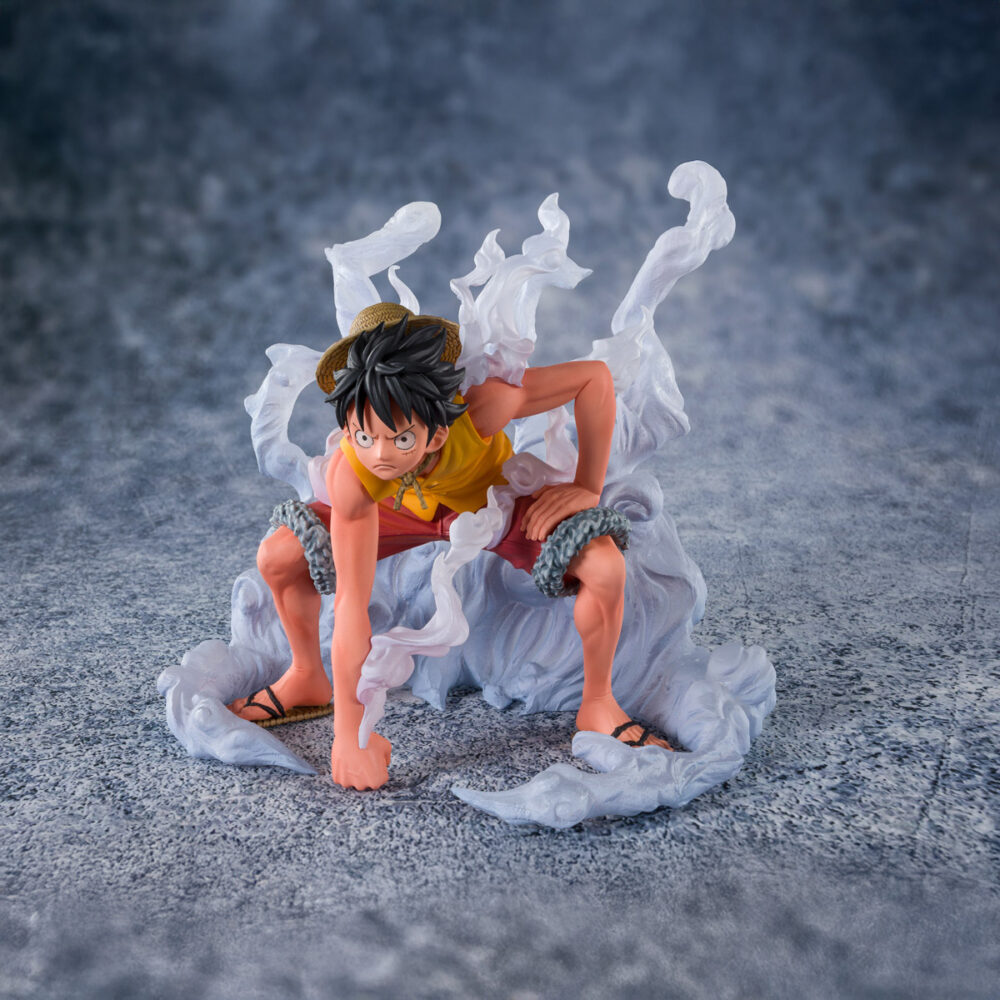 Monkey d luffy summit battle one piece extra battle figuarts zero. Tamashii nations vuelve a presentar, como parte de la colección figuarts zero, la figura extra battle de monkey d. Luffy inspirada en su aparición en el arco argumental de la guerra en la cumbre del anime "one piece". Esta figura estática de 12 cm captura el momento exacto en el que luffy, envuelto en vapor y con la piel al rojo vivo, se lanza con determinación al rescate de ace. Cuenta con un acabado detallado y efectos translúcidos que intensifican el dinamismo del ataque. Se presenta en una base con efectos de vapor para su exposición. Unidades limitadas.