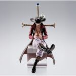 DRACULE MIHAWK ONE PIECE SH FIGUARTS. Se une a la colección S.H. Figuarts de Tamashii Nations esta figura Collectors Shop de Dracule Mihawk (también conocido como Ojos de Halcón), el pirata con el título del espadachín más fuerte del mundo. Mide unos 16,5 cm y está basada en su aparición en el anime “One Piece”. Incluye 3x manos izquierdas, 4x manos derechas, 1x manos unidas, 3x expresiones faciales, 1x pieza con el cabello, 1x espada Yoru y 1x expositor original. Como bonus cuenta con placas faciales para MONKEY D. LUFFY -ROMANCE DAWN- FIG. 14,5 CM ONE PIECE SH FIGUARTS y RORONOA ZORO -ROMANCE DAWN- FIG. 15 CM ONE PIECE SH FIGUARTS (se venden por separado). UNIDADES LIMITADAS.