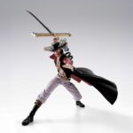 DRACULE MIHAWK ONE PIECE SH FIGUARTS. Se une a la colección S.H. Figuarts de Tamashii Nations esta figura Collectors Shop de Dracule Mihawk (también conocido como Ojos de Halcón), el pirata con el título del espadachín más fuerte del mundo. Mide unos 16,5 cm y está basada en su aparición en el anime “One Piece”. Incluye 3x manos izquierdas, 4x manos derechas, 1x manos unidas, 3x expresiones faciales, 1x pieza con el cabello, 1x espada Yoru y 1x expositor original. Como bonus cuenta con placas faciales para MONKEY D. LUFFY -ROMANCE DAWN- FIG. 14,5 CM ONE PIECE SH FIGUARTS y RORONOA ZORO -ROMANCE DAWN- FIG. 15 CM ONE PIECE SH FIGUARTS (se venden por separado). UNIDADES LIMITADAS.