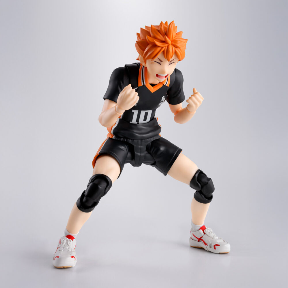 Hinata shoyo haikyu sh figuarts. Tamashii suma a su colección s. H. Figuarts la figura articulada de shoyo hinata, protagonista del anime "haikyu‼". Esta figura de 14,5 cm ha sido diseñada con multitud de articulaciones que permiten recrear movimientos propios del voleibol, manteniendo la silueta característica del personaje. Incluye 3x pares de manos intercambiables, 1x par de repuestos de muñecas adicionales, 4x placas faciales, 1x balón de voleibol y 1x base color naranja con varias piezas para poder sostener la figura en diferentes poses. Fabricada en pvc y abs. Puedes exponerla junto a tobio kageyama figura 15,5 cm haikyu!! S. H. Figuarts (se venden por separado). Unidades limitadas.