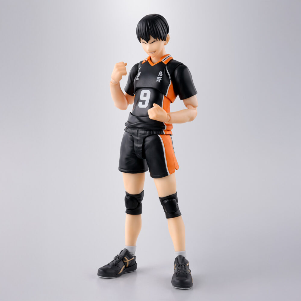 Tobio kageyama haikyu sh figuarts.  tamashii presenta en su línea s. H. Figuarts la figura articulada de tobio kageyama, uno de los personajes principales del anime "haikyu‼". Mide aproximadamente 15,5 cm y permite reproducir poses realistas de voleibol gracias a su detallado diseño y sistema de articulaciones. Incluye 4x pares de manos intercambiables, 1x par de muñecas, 4x placas faciales, 1x pieza de flequillo alternativa, 1x balón de voleibol y 1x base color naranja con varias piezas para poder sostener la figura en diferentes poses. Fabricada en pvc y abs. Puedes exhibirla junto a hinata shoyo haikyu sh figuarts (se venden por separado). Unidades limitadas.