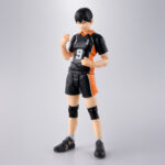 TOBIO KAGEYAMA HAIKYU SH FIGUARTS. Tamashii presenta en su línea S.H.Figuarts la figura articulada de Tobio Kageyama, uno de los personajes principales del anime "Haikyu‼". Mide aproximadamente 15,5 cm y permite reproducir poses realistas de voleibol gracias a su detallado diseño y sistema de articulaciones. Incluye 4x pares de manos intercambiables, 1x par de muñecas, 4x placas faciales, 1x pieza de flequillo alternativa, 1x balón de voleibol y 1x base color naranja con varias piezas para poder sostener la figura en diferentes poses. Fabricada en PVC y ABS. Puedes exhibirla junto a HINATA SHOYO HAIKYU SH FIGUARTS (se venden por separado). UNIDADES LIMITADAS.