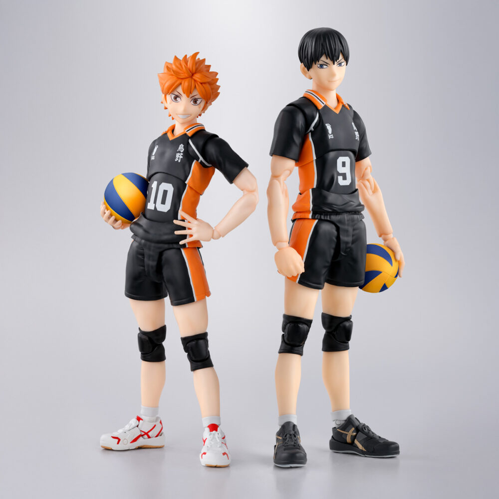 Tobio kageyama haikyu sh figuarts.  tamashii presenta en su línea s. H. Figuarts la figura articulada de tobio kageyama, uno de los personajes principales del anime "haikyu‼". Mide aproximadamente 15,5 cm y permite reproducir poses realistas de voleibol gracias a su detallado diseño y sistema de articulaciones. Incluye 4x pares de manos intercambiables, 1x par de muñecas, 4x placas faciales, 1x pieza de flequillo alternativa, 1x balón de voleibol y 1x base color naranja con varias piezas para poder sostener la figura en diferentes poses. Fabricada en pvc y abs. Puedes exhibirla junto a hinata shoyo haikyu sh figuarts (se venden por separado). Unidades limitadas.