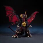 DESTOROYAH PERFECT FORM TOKYO WATERFRONT CITY DECISIVE BATTLE GODZILLA VS DESTOROYAH SH MONSTER ARTS. Tamashii suma a la colección S.H. MonsterArts la figura de Destoroyah en su forma final, inspirada en la película de 1995 "Godzilla vs. Destoroyah". Esta figura de 18,5 cm está fabricada en PVC y presenta una coloración que detalla el micro oxígeno que emana de su caparazón. Para reproducir la icónica pelea nocturna contra Godzilla en el paseo marítimo de Tokyo, se incluye 1x efecto de arcos eléctricos para la cabeza, 1x rayo de oxígeno destructor y base con soporte transparente para los efectos.  UNIDADES LIMITADAS.