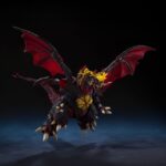 DESTOROYAH PERFECT FORM TOKYO WATERFRONT CITY DECISIVE BATTLE GODZILLA VS DESTOROYAH SH MONSTER ARTS. Tamashii suma a la colección S.H. MonsterArts la figura de Destoroyah en su forma final, inspirada en la película de 1995 "Godzilla vs. Destoroyah". Esta figura de 18,5 cm está fabricada en PVC y presenta una coloración que detalla el micro oxígeno que emana de su caparazón. Para reproducir la icónica pelea nocturna contra Godzilla en el paseo marítimo de Tokyo, se incluye 1x efecto de arcos eléctricos para la cabeza, 1x rayo de oxígeno destructor y base con soporte transparente para los efectos.  UNIDADES LIMITADAS.