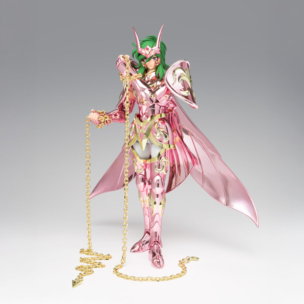 Andromeda shun god cloth saint seiya saint cloth myth ex. Tamashii introduce en la colección saint cloth myth ex la figura de andromeda shun con la god cloth, basada en el anime "saint seiya" ("los caballeros del zodíaco" en españa). Con una altura de 17 cm, esta nueva edición mejora el diseño original de 2009, con una escultura revisada y nuevos acabados metálicos. Incluye 5x pares de manos intercambiables, 4x placas faciales, 1x parte de cabello adicional, 1x set de armadura completa, 1x marco para el modo objeto y 1x set de cadenas nebulares. Fabricada en pvc, abs y metal. Unidades limitadas.