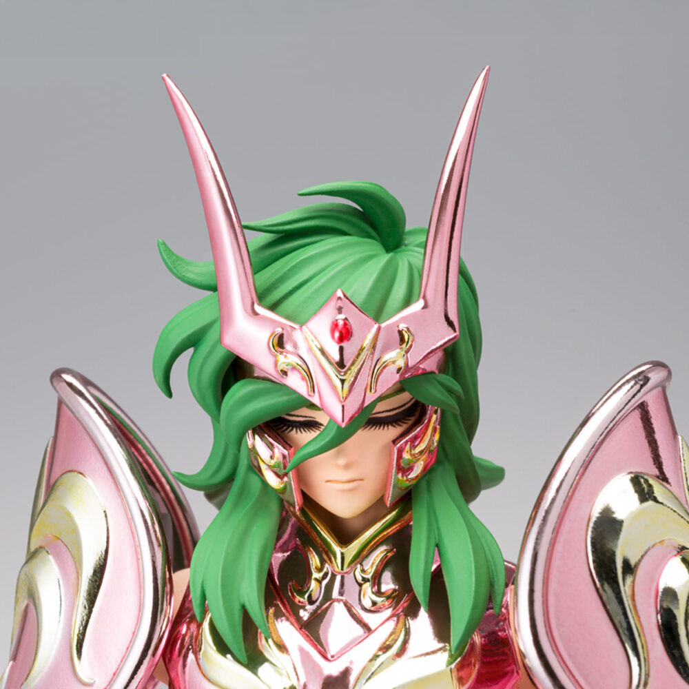 Andromeda shun god cloth saint seiya saint cloth myth ex. Tamashii introduce en la colección saint cloth myth ex la figura de andromeda shun con la god cloth, basada en el anime "saint seiya" ("los caballeros del zodíaco" en españa). Con una altura de 17 cm, esta nueva edición mejora el diseño original de 2009, con una escultura revisada y nuevos acabados metálicos. Incluye 5x pares de manos intercambiables, 4x placas faciales, 1x parte de cabello adicional, 1x set de armadura completa, 1x marco para el modo objeto y 1x set de cadenas nebulares. Fabricada en pvc, abs y metal. Unidades limitadas.