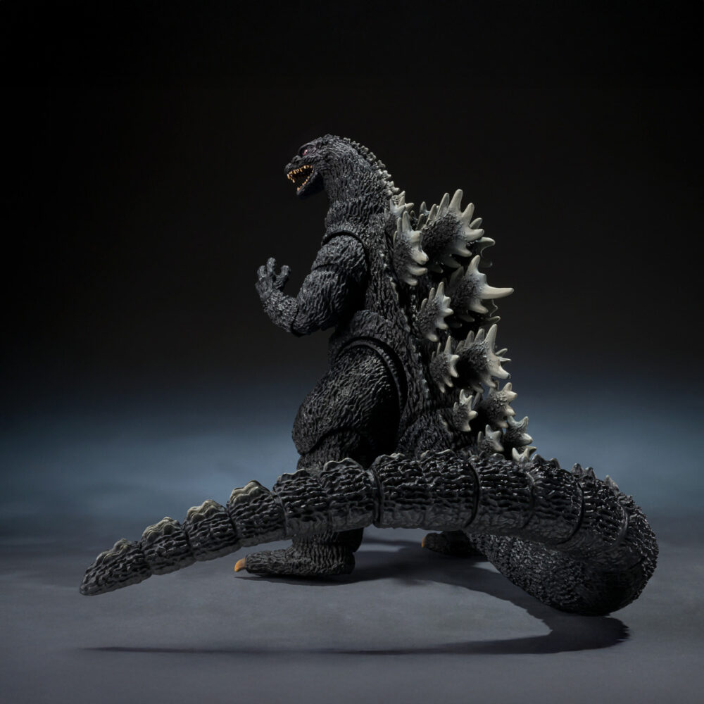 Godzilla 1989 godzilla vs biollante movie graphic plus sh monster arts. Tamashii presenta dentro de su línea s. H. Monsterarts la figura de godzilla basada en su aparición en la película de 1989 "godzilla vs. Biollante". Esta figura de 16 cm está abricada en pvc. Ha sido esculpida, pintada y modelada por el reputado yuji sakai, uno de los mayores expertos en el diseño del famoso kaiju. El color y detalles se han ajustado minuciosamente a su imagen en pantalla. Se trata de una edición movie graphic pus ya que incluye 1x hoja troquelada con el diseño de cartel cinematográfico. Unidades limitadas.