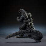 GODZILLA 1989 GODZILLA Vs BIOLLANTE MOVIE GRAPHIC PLUS SH MONSTER ARTS. Tamashii presenta dentro de su línea S.H. MonsterArts la figura de Godzilla basada en su aparición en la película de 1989 "Godzilla vs. Biollante". Esta figura de 16 cm está abricada en PVC. Ha sido esculpida, pintada y modelada por el reputado Yuji Sakai, uno de los mayores expertos en el diseño del famoso kaiju. El color y detalles se han ajustado minuciosamente a su imagen en pantalla. Se trata de una edición Movie Graphic Pus ya que incluye 1x hoja troquelada con el diseño de cartel cinematográfico. UNIDADES LIMITADAS.