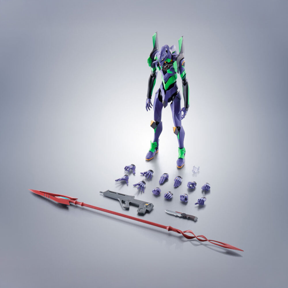 Evangelion test type-01 + spear of cassius renewal color edition evangelion: 3. 0+1. 0 thrice upon a time robot spirits. Está equipada con una amplia gama de accesorios: 1x cuchillo progresivo, 1x espada de exterminio magoroku con su vaina, 1x espada de contraataque con su vaina, 1x rifle con accesorios adicionales, 1x pistola, 1x cable umbilical para la espalda, 1x cabeza con gafas protectoras intercambiable, 1x conjunto de espinilleras reforzadas y 6x pares de manos intercambiables. Además, está preparada para fijar todas estas armas en hombros y muslos. Se incluye una nueva versión de la lanza de gaius con una longitud que supera los 37 cm, acompañada de un pedestal con el logotipo del aniversario como holograma con acabado foil que incorpora y soportes para sostener con solidez tanto figura como lanza. Unidades limitadas.