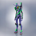 EVANGELION TEST TYPE-01 + SPEAR OF CASSIUS RENEWAL COLOR EDITION EVANGELION: 3.0+1.0 THRICE UPON A TIME ROBOT SPIRITS. Está equipada con una amplia gama de accesorios: 1x cuchillo progresivo, 1x Espada de Exterminio Magoroku con su vaina, 1x Espada de Contraataque con su vaina, 1x rifle con accesorios adicionales, 1x pistola, 1x cable umbilical para la espalda, 1x cabeza con gafas protectoras intercambiable, 1x conjunto de espinilleras reforzadas y 6x pares de manos intercambiables. Además, está preparada para fijar todas estas armas en hombros y muslos. Se incluye una nueva versión de la lanza de Gaius con una longitud que supera los 37 cm, acompañada de un pedestal con el logotipo del aniversario como holograma con acabado foil que incorpora y soportes para sostener con solidez tanto figura como lanza. UNIDADES LIMITADAS.