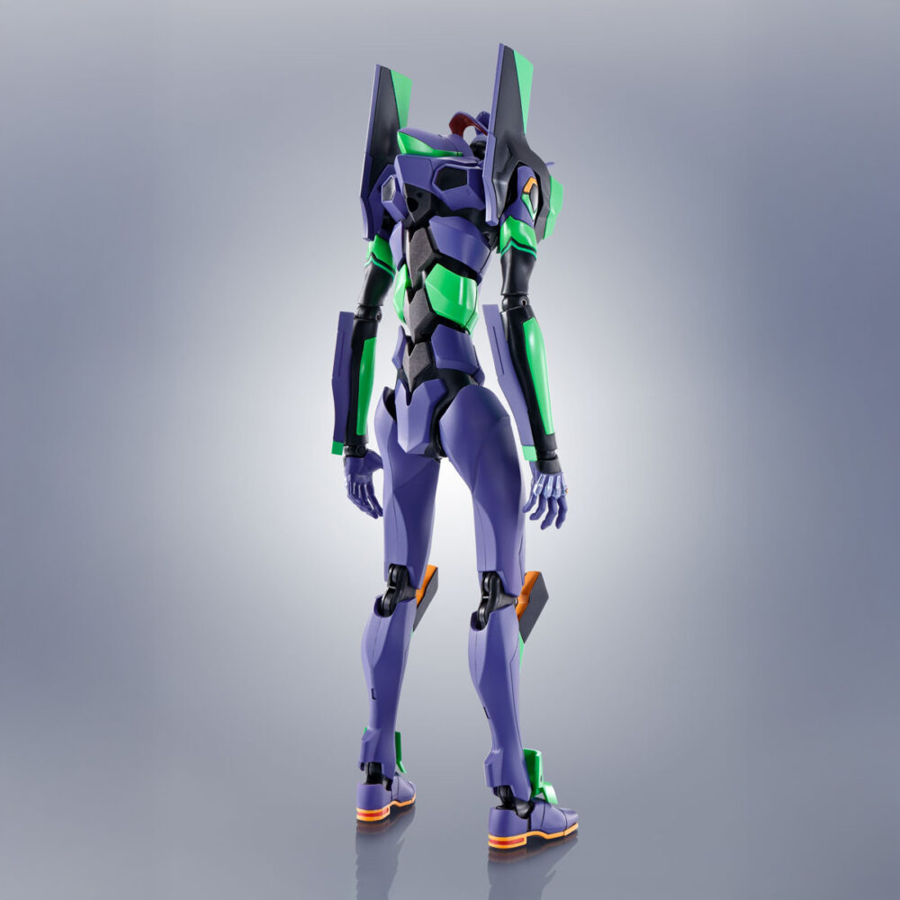 Evangelion test type-01 + spear of cassius renewal color edition evangelion: 3. 0+1. 0 thrice upon a time robot spirits. Está equipada con una amplia gama de accesorios: 1x cuchillo progresivo, 1x espada de exterminio magoroku con su vaina, 1x espada de contraataque con su vaina, 1x rifle con accesorios adicionales, 1x pistola, 1x cable umbilical para la espalda, 1x cabeza con gafas protectoras intercambiable, 1x conjunto de espinilleras reforzadas y 6x pares de manos intercambiables. Además, está preparada para fijar todas estas armas en hombros y muslos. Se incluye una nueva versión de la lanza de gaius con una longitud que supera los 37 cm, acompañada de un pedestal con el logotipo del aniversario como holograma con acabado foil que incorpora y soportes para sostener con solidez tanto figura como lanza. Unidades limitadas.