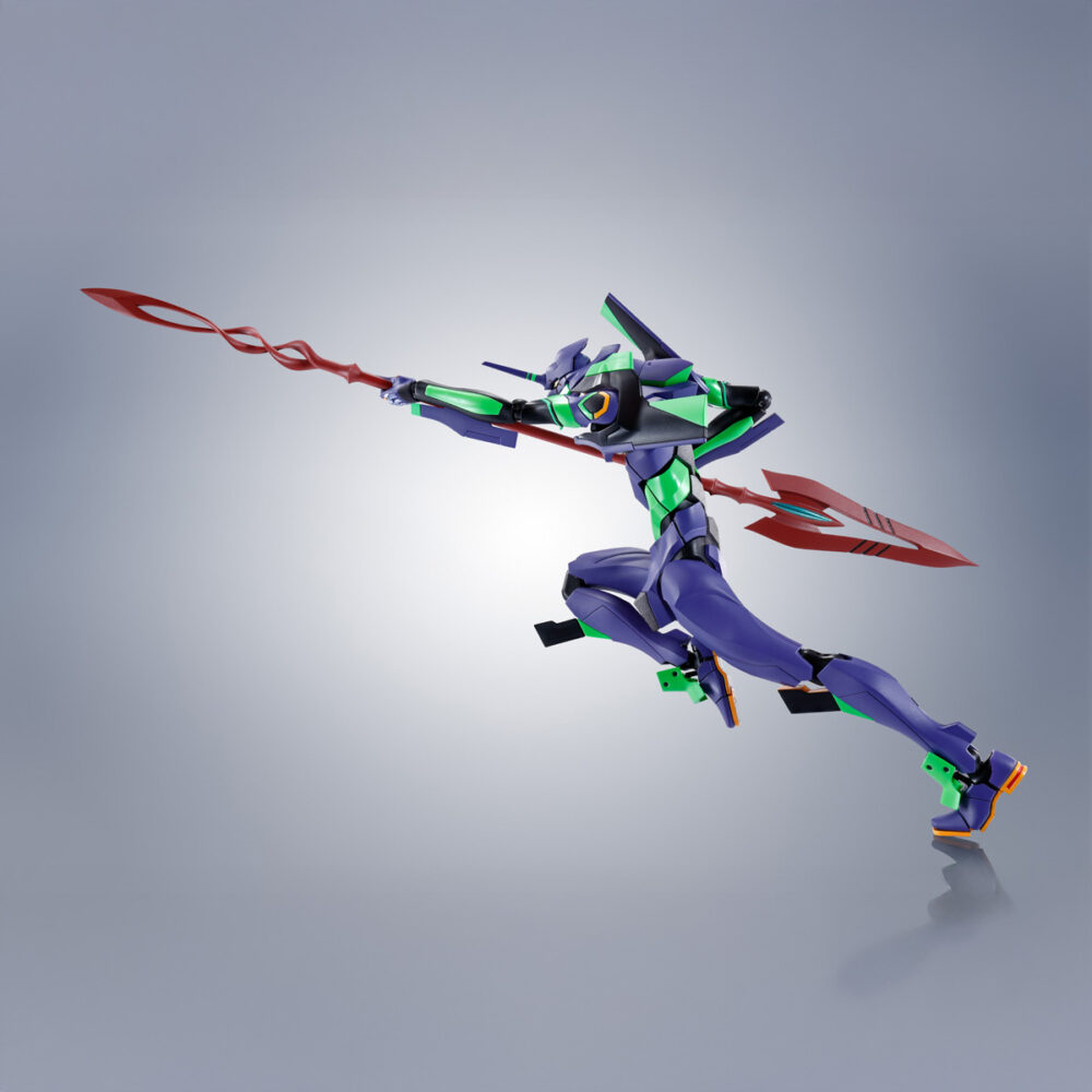 Evangelion test type-01 + spear of cassius renewal color edition evangelion: 3. 0+1. 0 thrice upon a time robot spirits. Está equipada con una amplia gama de accesorios: 1x cuchillo progresivo, 1x espada de exterminio magoroku con su vaina, 1x espada de contraataque con su vaina, 1x rifle con accesorios adicionales, 1x pistola, 1x cable umbilical para la espalda, 1x cabeza con gafas protectoras intercambiable, 1x conjunto de espinilleras reforzadas y 6x pares de manos intercambiables. Además, está preparada para fijar todas estas armas en hombros y muslos. Se incluye una nueva versión de la lanza de gaius con una longitud que supera los 37 cm, acompañada de un pedestal con el logotipo del aniversario como holograma con acabado foil que incorpora y soportes para sostener con solidez tanto figura como lanza. Unidades limitadas.