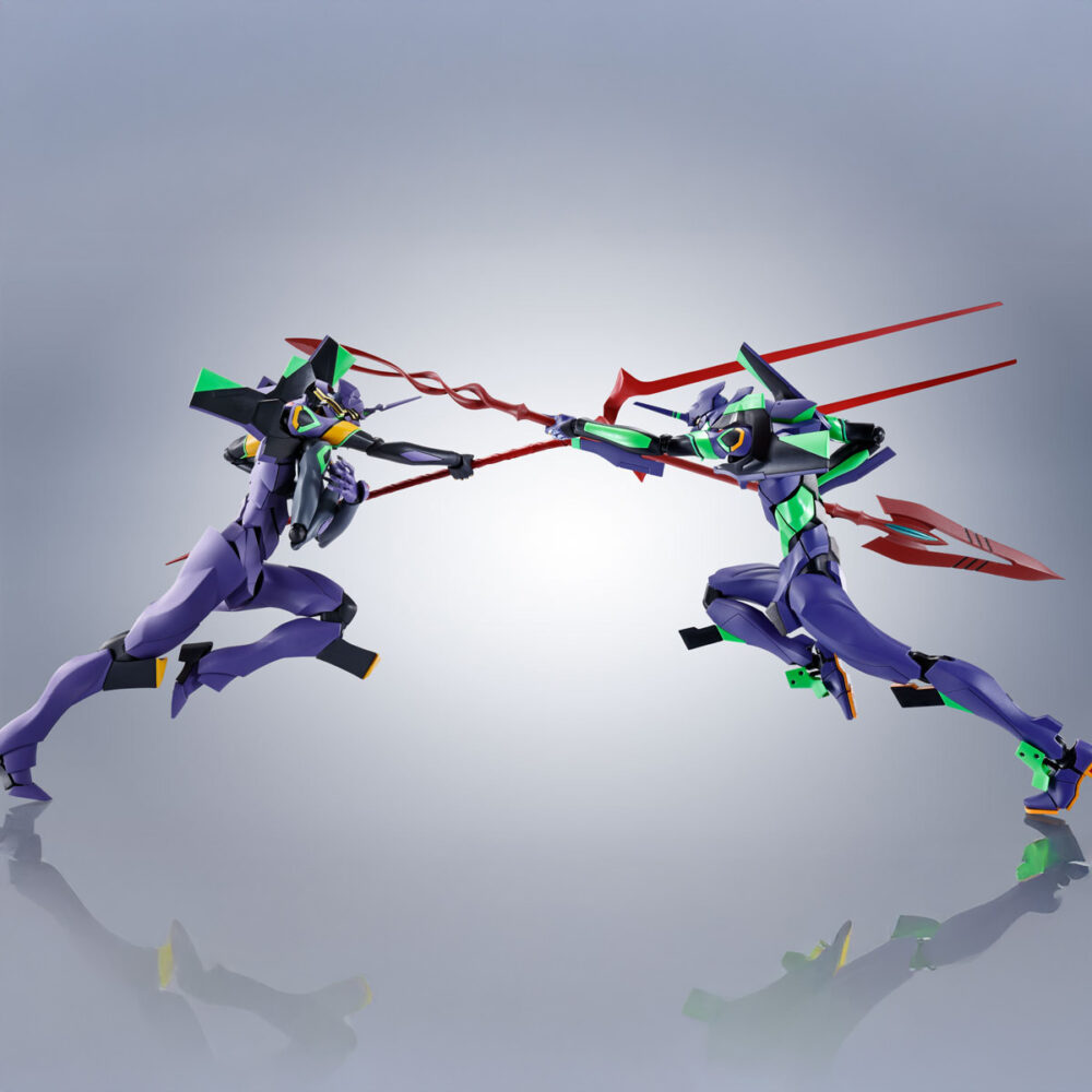 Evangelion test type-01 + spear of cassius renewal color edition evangelion: 3. 0+1. 0 thrice upon a time robot spirits. Está equipada con una amplia gama de accesorios: 1x cuchillo progresivo, 1x espada de exterminio magoroku con su vaina, 1x espada de contraataque con su vaina, 1x rifle con accesorios adicionales, 1x pistola, 1x cable umbilical para la espalda, 1x cabeza con gafas protectoras intercambiable, 1x conjunto de espinilleras reforzadas y 6x pares de manos intercambiables. Además, está preparada para fijar todas estas armas en hombros y muslos. Se incluye una nueva versión de la lanza de gaius con una longitud que supera los 37 cm, acompañada de un pedestal con el logotipo del aniversario como holograma con acabado foil que incorpora y soportes para sostener con solidez tanto figura como lanza. Unidades limitadas.