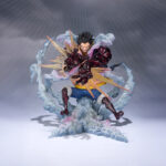 MONKEY D LUFFY GEAR 4 LEO BAZOOKA ONE PIECE FIGUARTS ZERO. Tamashii Nations vuelve a presentar en su colección Figuarts Zero esta figura estática de Monkey D. Luffy en su poderosa transformación Gear 4, ejecutando el ataque Leo Bazooka. Inspirada en el personaje de la serie "One Piece", la figura mide aproximadamente 18 cm y está fabricada en PVC. Presenta una pose de gran dinamismo con expresión feroz, colores intensos y piezas translúcidas que recrean el vapor y la fuerza del ataque. Se muestra en una base con efectos especiales. UNIDADES LIMITADAS.