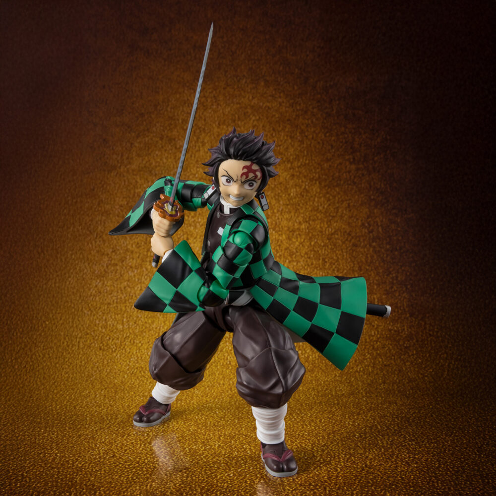 Tanjiro kamado the final battle in the infinity castle demon slayer: kimetsu no yaiba sh figuarts. Tamashii suma a su colección s. H. Figuarts esta versión de tanjiro kamado inspirada en la batalla del arco argumental del castillo infinito del anime "demon slayer: kimetsu no yaiba" ("guardianes de la noche" en españa). La figura mide 14 cm y ha sido diseñada para reproducir poses dinámicas gracias a su elevado nivel de articulación. Incluye 4x expresiones faciales intercambiables, 3x pares de manos, 1x espada nichirin y 1x fondo ilustrado. Unidades limitadas.
