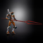 EVA UNIT 00 / UNIT 00 MODIFIED WITH THE SPEAR OF GAIUS EVANGELION METAL BUILD. Para celebrar el 30.° aniversario de la serie Evangelion , Bandai Spirits presenta una edición especial METAL BUILD EVA Unit 00 / Unit 00 Modified , completa con la icónica Lanza de Longinus y una base de exhibición conmemorativa. Este set de figuras premium incluye la Unidad EVA 00, fielmente elaborada con detalles intrincados y articulación dinámica. Incluye una Lanza de Longino recién esculpida, de aproximadamente 380 mm de longitud, mejorada con piezas transparentes y pintura metálica para un acabado de lujo. El set también incluye una base de exhibición negra personalizada, adornada con el logo del 30.º aniversario en lámina holográfica, piezas especiales para sujetar la lanza y articulaciones para poses aéreas. Imprescindible para los coleccionistas de Evangelion, este lanzamiento conmemorativo combina artesanía de alta gama con accesorios exclusivos para crear una pieza central inolvidable.