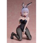 ALISA MIKHAILOVNA KUJOU BUNNY VERSION ALYA SOMETIMES HIDES HER FEELINGS IN RUSSIAN 1/4 SCALE. Freeing introduce a su línea de productos la figura a escala 1/4 de Alisa Mikhailovna Kujou en su versión conejita (También conocida como Alya), protagonista del anime "Alya Sometimes Hides Her Feelings in Russian". Se presenta con un espectacular traje de conejita negro con detalles en borgoña, confeccionado con medias de rejilla realistas y acabado brillante para un look elegante y sofisticado. Su pose arrodillada transmite una mezcla de encanto y atrevimiento. La figura mide aproximadamente 30 cm y está cuidadosamente pintada para resaltar cada detalle.