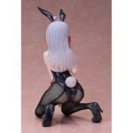 ALISA MIKHAILOVNA KUJOU BUNNY VERSION ALYA SOMETIMES HIDES HER FEELINGS IN RUSSIAN 1/4 SCALE. Freeing introduce a su línea de productos la figura a escala 1/4 de Alisa Mikhailovna Kujou en su versión conejita (También conocida como Alya), protagonista del anime "Alya Sometimes Hides Her Feelings in Russian". Se presenta con un espectacular traje de conejita negro con detalles en borgoña, confeccionado con medias de rejilla realistas y acabado brillante para un look elegante y sofisticado. Su pose arrodillada transmite una mezcla de encanto y atrevimiento. La figura mide aproximadamente 30 cm y está cuidadosamente pintada para resaltar cada detalle.