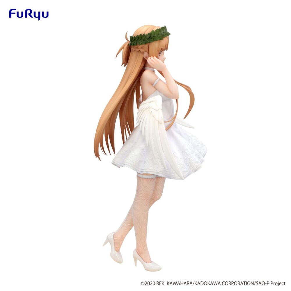Asuna sword art online bicute purev. Furyu lanza la figura bicute pure de asuna yuuki, inspirada en la saga "sword art online". Mide aproximadamente 24 cm de alto y está fabricada en atbc-pvc, abs y fibras de poliéster para sus acabados textiles y medias realistas. Tiene un diseño elegante, vestida de blanco y pose encantadora sobre una base circular transparente para su exposición.